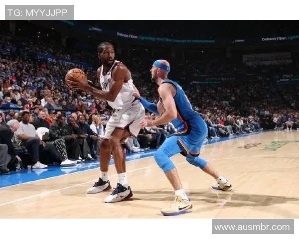 雷霆与快船激战正酣10月31日精彩对决引发球迷热议 雷霆与快船激战正酣10月31日精彩对决引发球迷热议